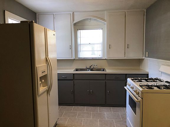 2nd image of 1020 Fairview St