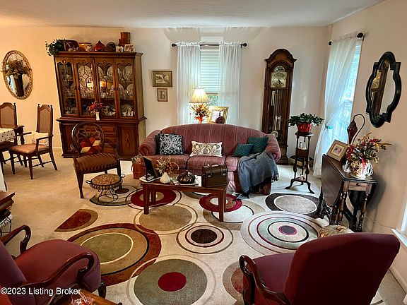 4th image of 40 Forest Hill Ct