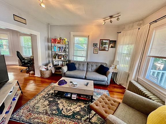 2nd image of 11 Parsons St #1
