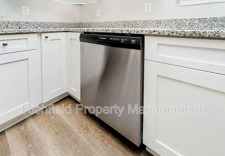416 S Hamilton Ave #A — Photo 8