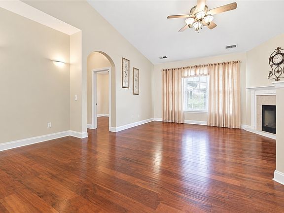4th image of 246 Adams Pointe Blvd Unit 5