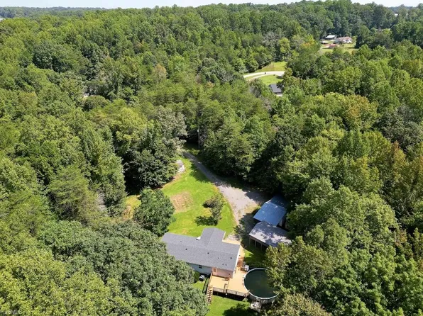 221 Hidden Valley Ln, Mocksville, NC 27028