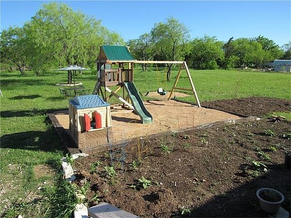 2nd image of 500 Texas Oak Dr