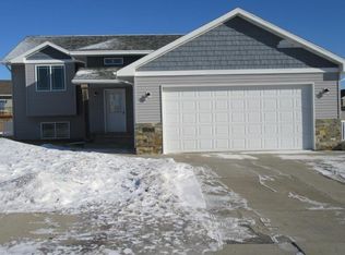 1500 28th St NW, Minot, ND 58703