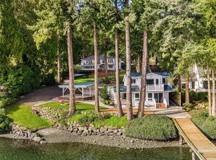 11710 Arrow Point Drive NE, Bainbridge Island, WA 98110