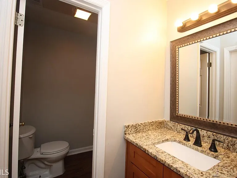 212 Wesley Way — Photo 7