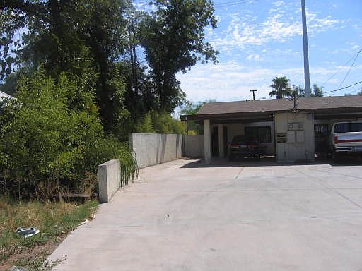 1st image of 825 S Farmer Ave