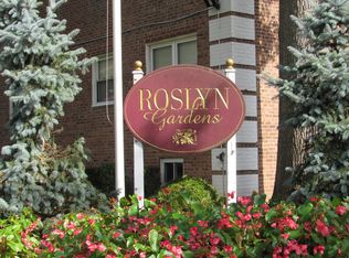 67 Edwards St APT 1C, Roslyn Heights, NY 11577