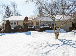 36 Oaktree Ln, Huntington Station, NY 11746