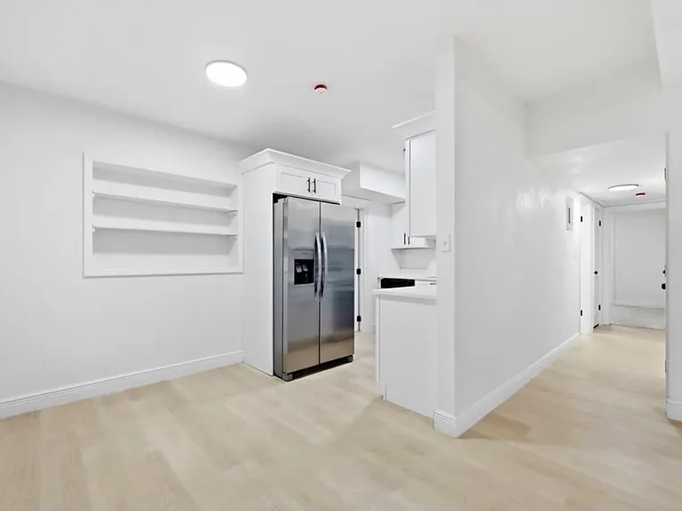 2817 Touraine Ave — Photo 9