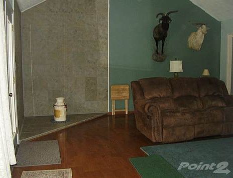 WOOD FLOORS IN FAMILY ROOM