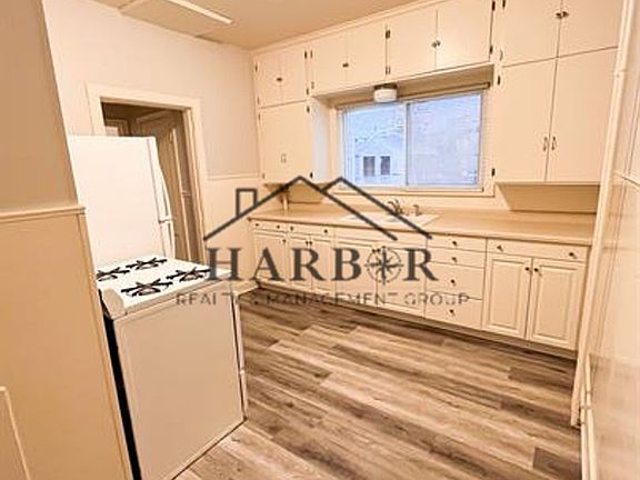 2nd image of 123 11th Ave SE #2