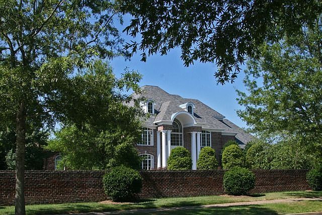 1st image of 635 Walsing Dr