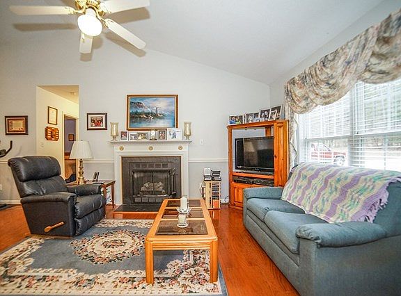 4th image of 167 Waterside Dr