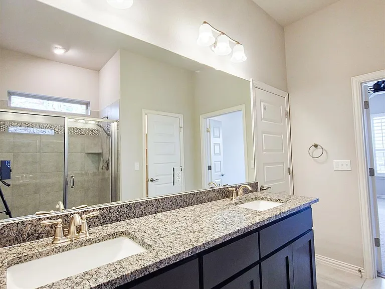 12716 Bloomington Dr — Photo 21