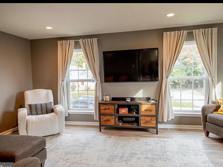 204 Highland Ave — Photo 2