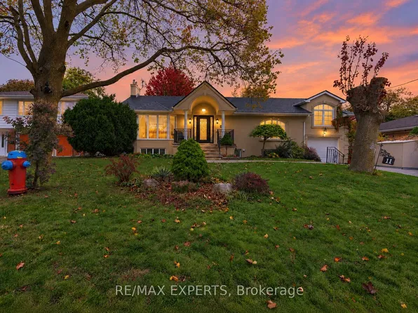 11 Knollside Dr, Richmond Hill, ON L4C 4W7