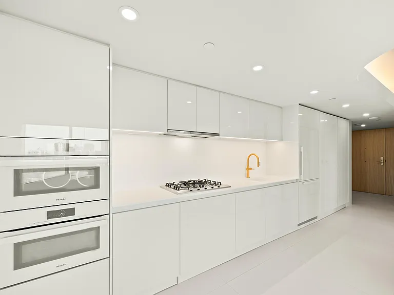 1033 Nelson St #905 — Photo 10