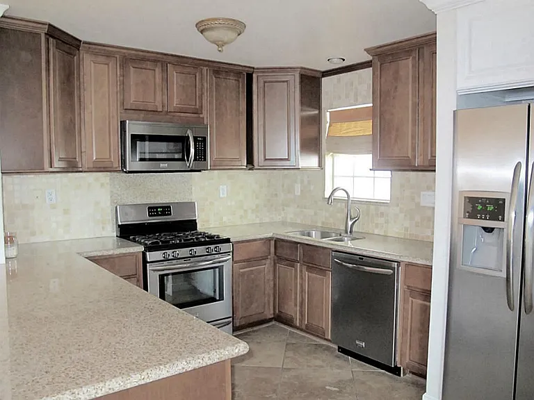 1221 Aurora St — Photo 2