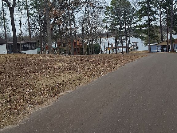 5th image of 132 Beachwood Dr