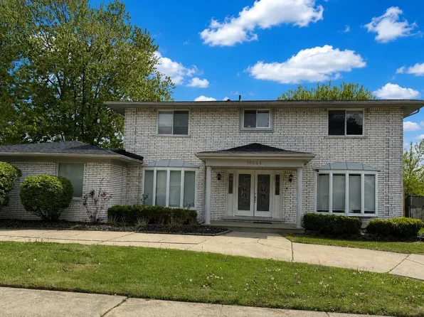 16644 Cederama Dr, Clinton Township, MI 48038