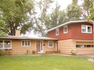 629 16th St, Windom, MN 56101