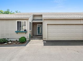 410 Village Ct, Talent, OR 97540