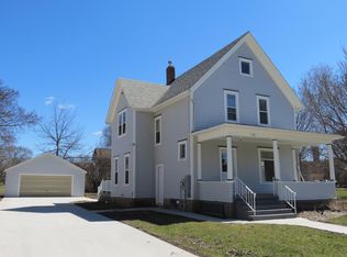 910 3rd Ave, Brookings, SD 57006