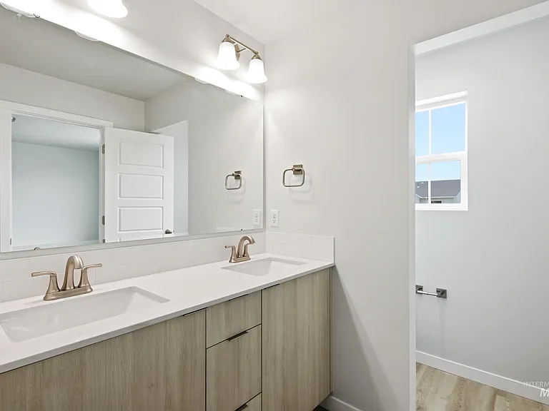 10770 Rutland St — Photo 16