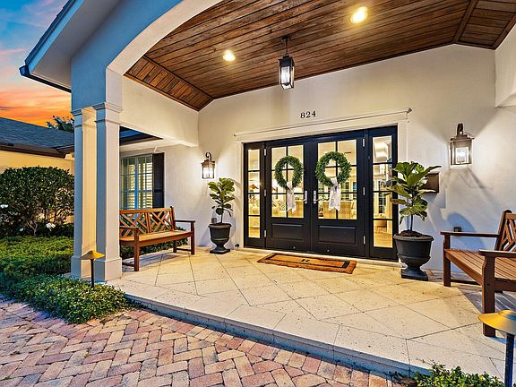 4th image of 824 Country Club Drive