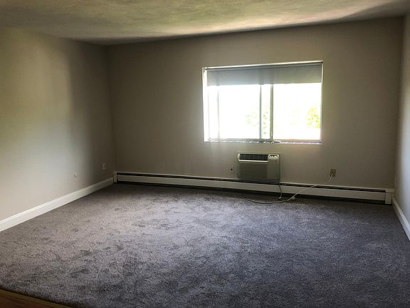 4th image of 28 Wollaston Ave