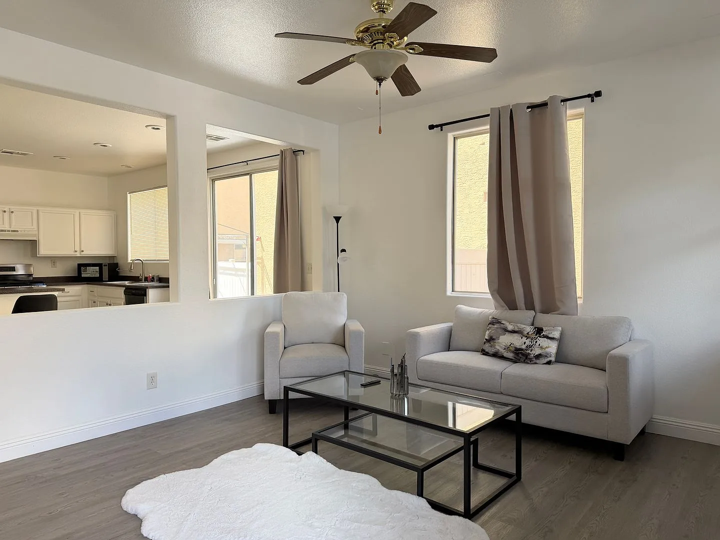3db/2.5bath 2-Story Single Family Home — Photo 2