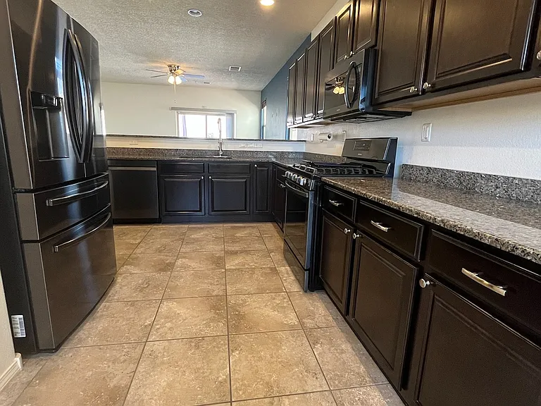 4011 Sierra Alta Ave NE — Photo 3