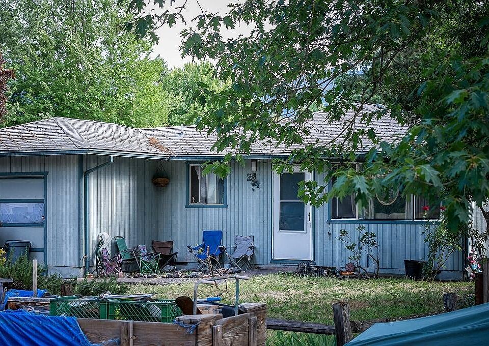 2nd image of 214 Gangnes Dr