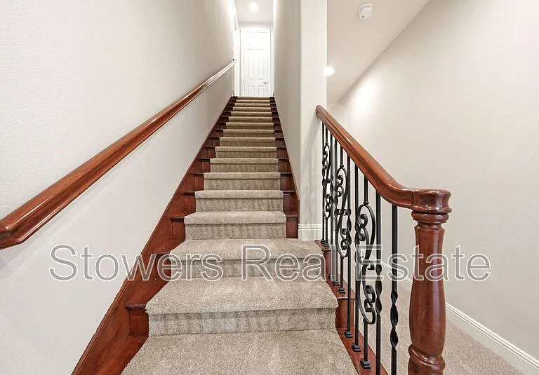 3315 Ashbourne Cir — Photo 40