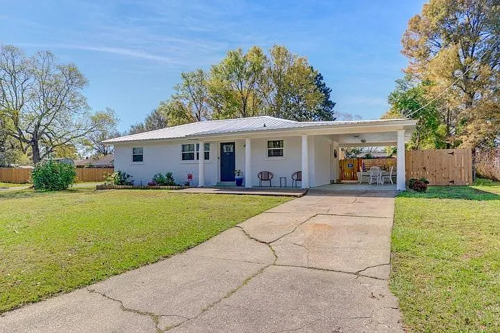 3241 Maplewood Dr — Photo 37