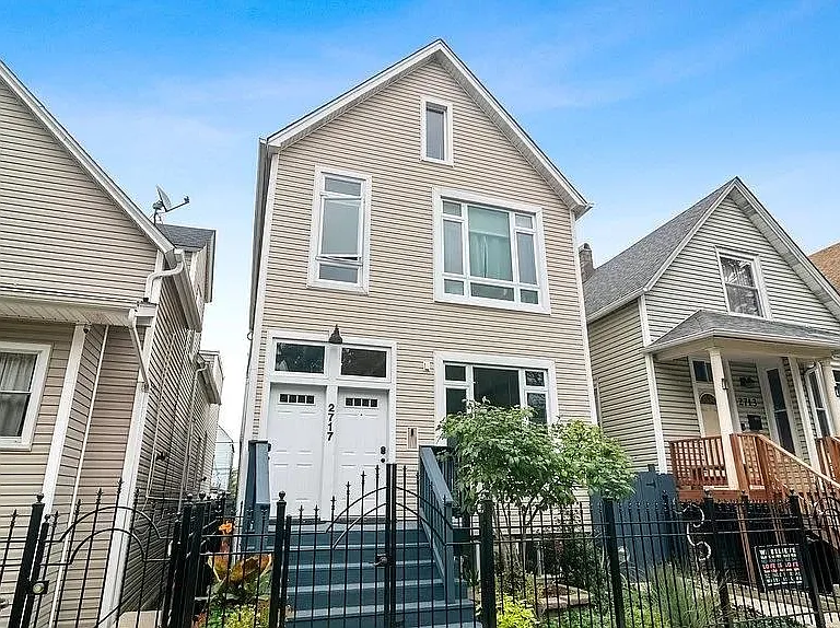 2717 N Artesian Ave #2 — Photo 1