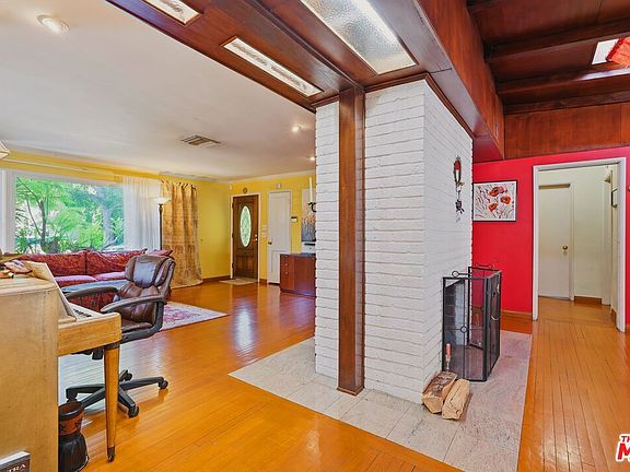 2nd image of 15719 Vose St
