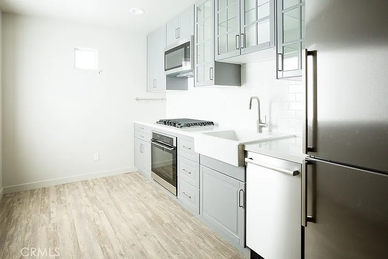 2 bed, 750 sqft, $3,100 — Photo 4