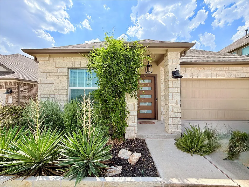 928 Legends Ln