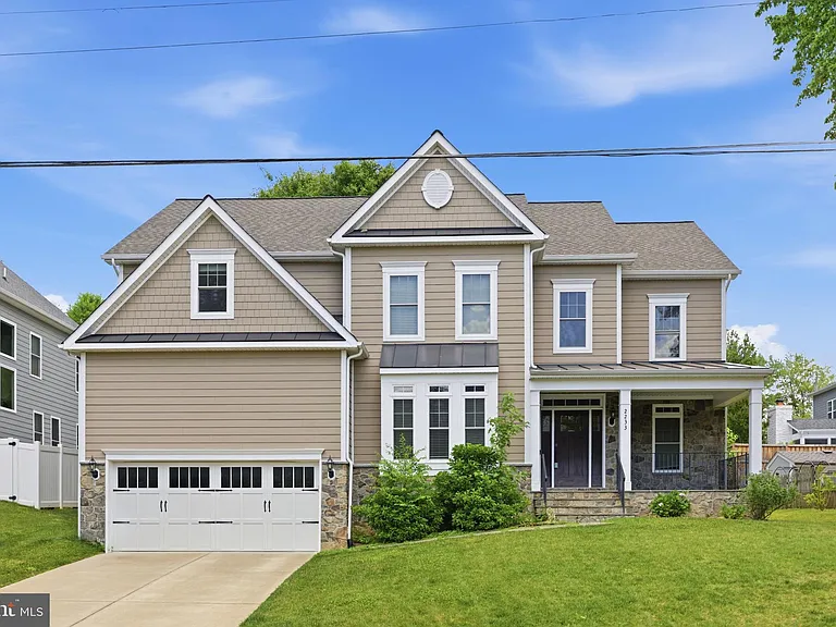 2233 N Underwood St — Photo 2