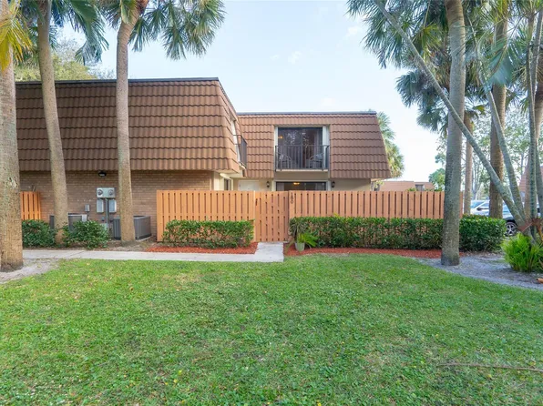 180 Charter Way #0, West Palm Beach, FL 33407