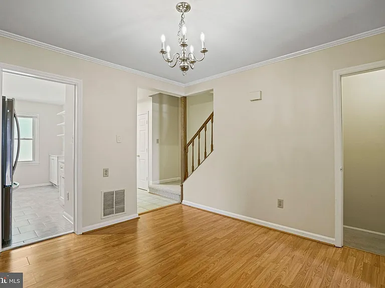 1141 N Vernon St — Photo 12