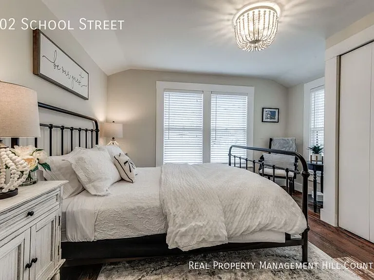 102 N School St — Photo 4