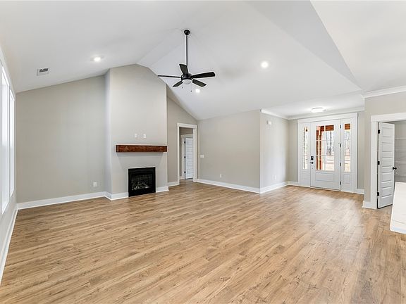 4th image of 117 Falcon Crest Way