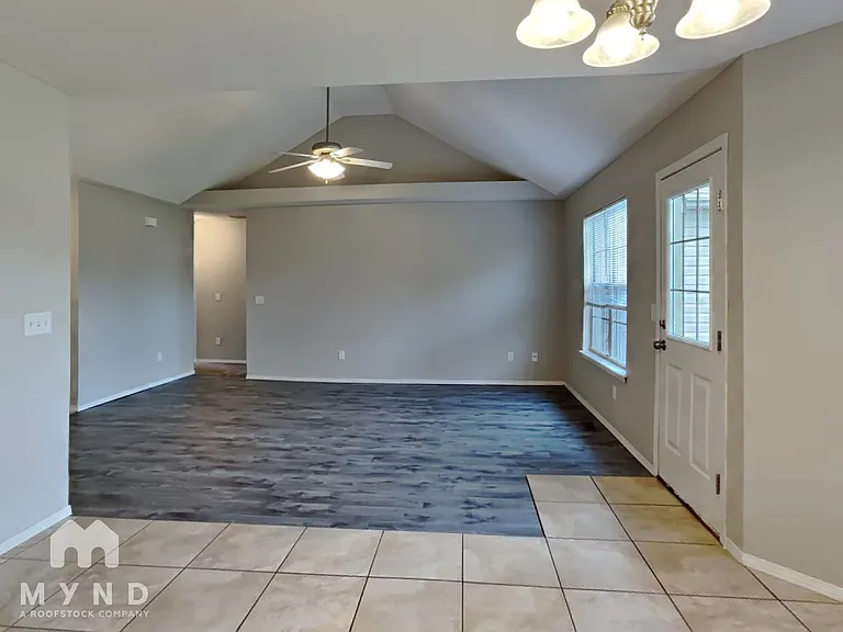1147 S Arcadia Ave — Photo 8