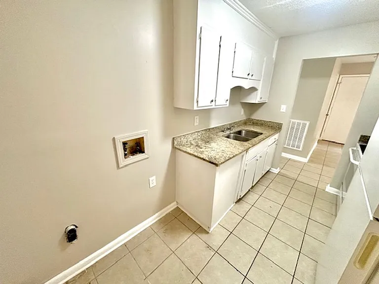 2417 Mount Vernon Rd NW — Photo 7