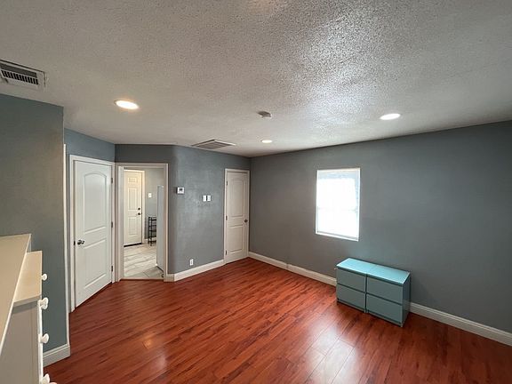 4th image of 304 N 10th St APT 5