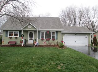 520 Meadowland Dr, Hubbard, OH