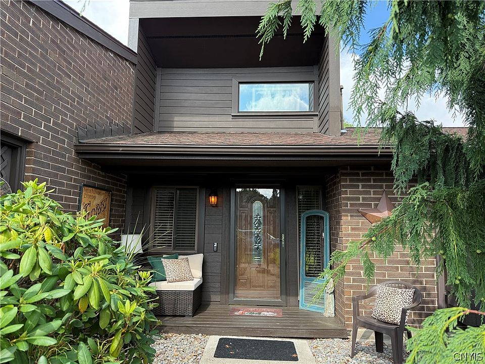 1st image of 786 Fairway Cir